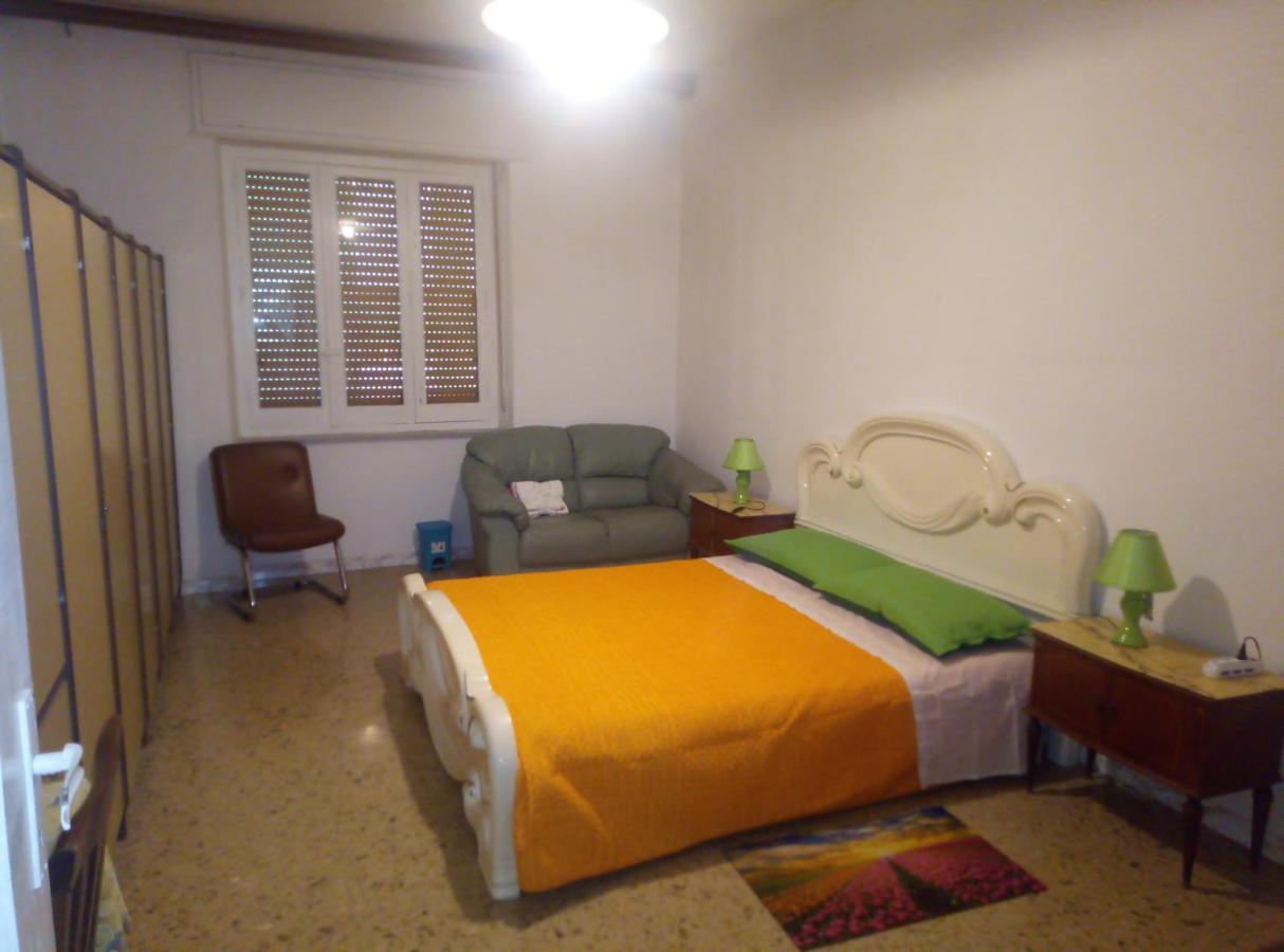 B&B 56 Euro A Notte Cagliari Exterior photo