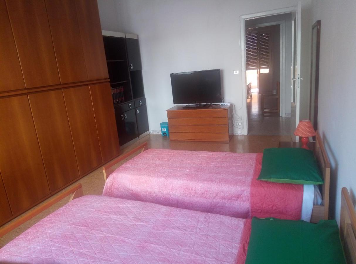 B&B 56 Euro A Notte Cagliari Exterior photo