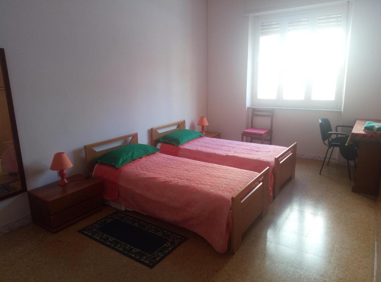 B&B 56 Euro A Notte Cagliari Exterior photo