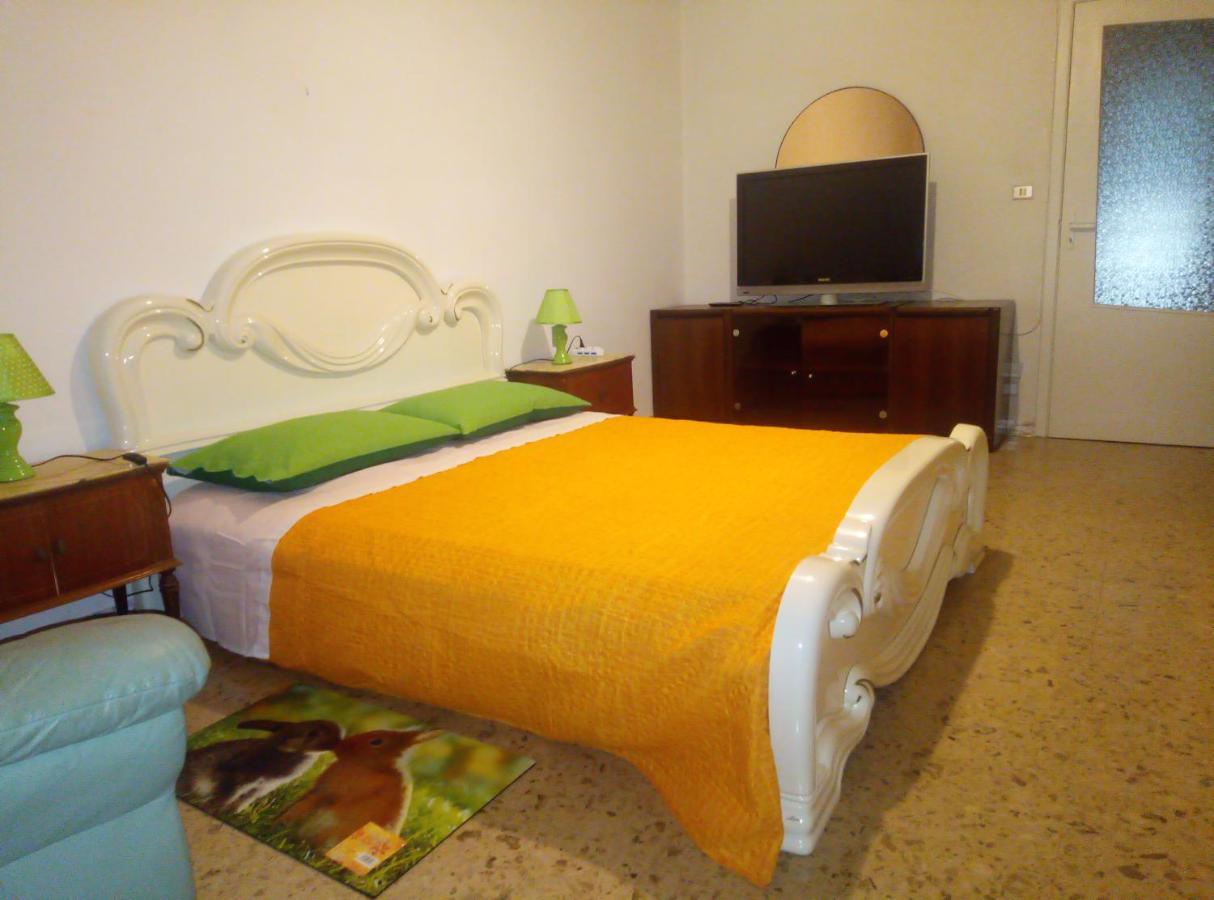 B&B 56 Euro A Notte Cagliari Exterior photo