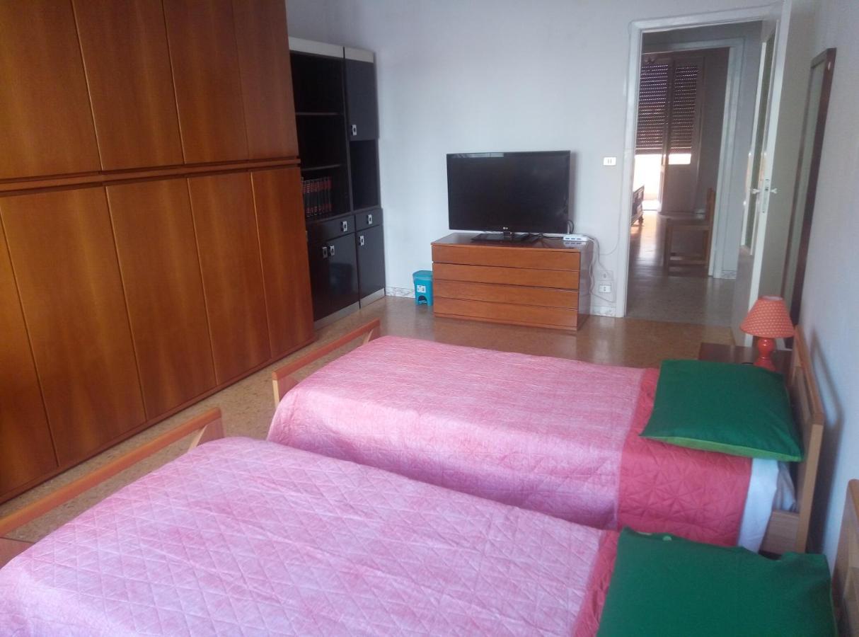 B&B 56 Euro A Notte Cagliari Exterior photo