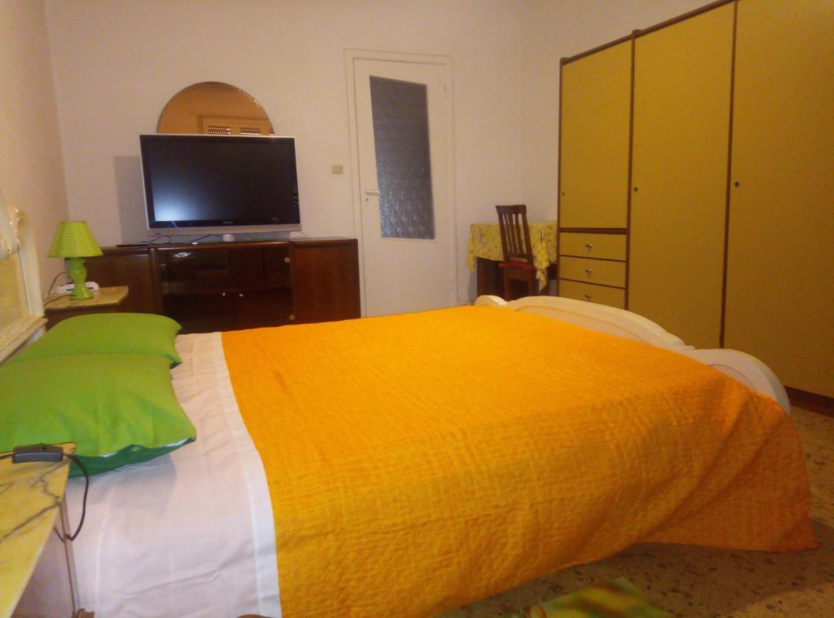 B&B 56 Euro A Notte Cagliari Exterior photo