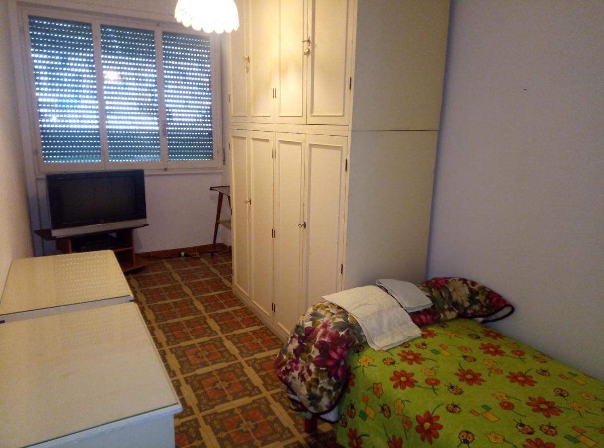 B&B 56 Euro A Notte Cagliari Exterior photo