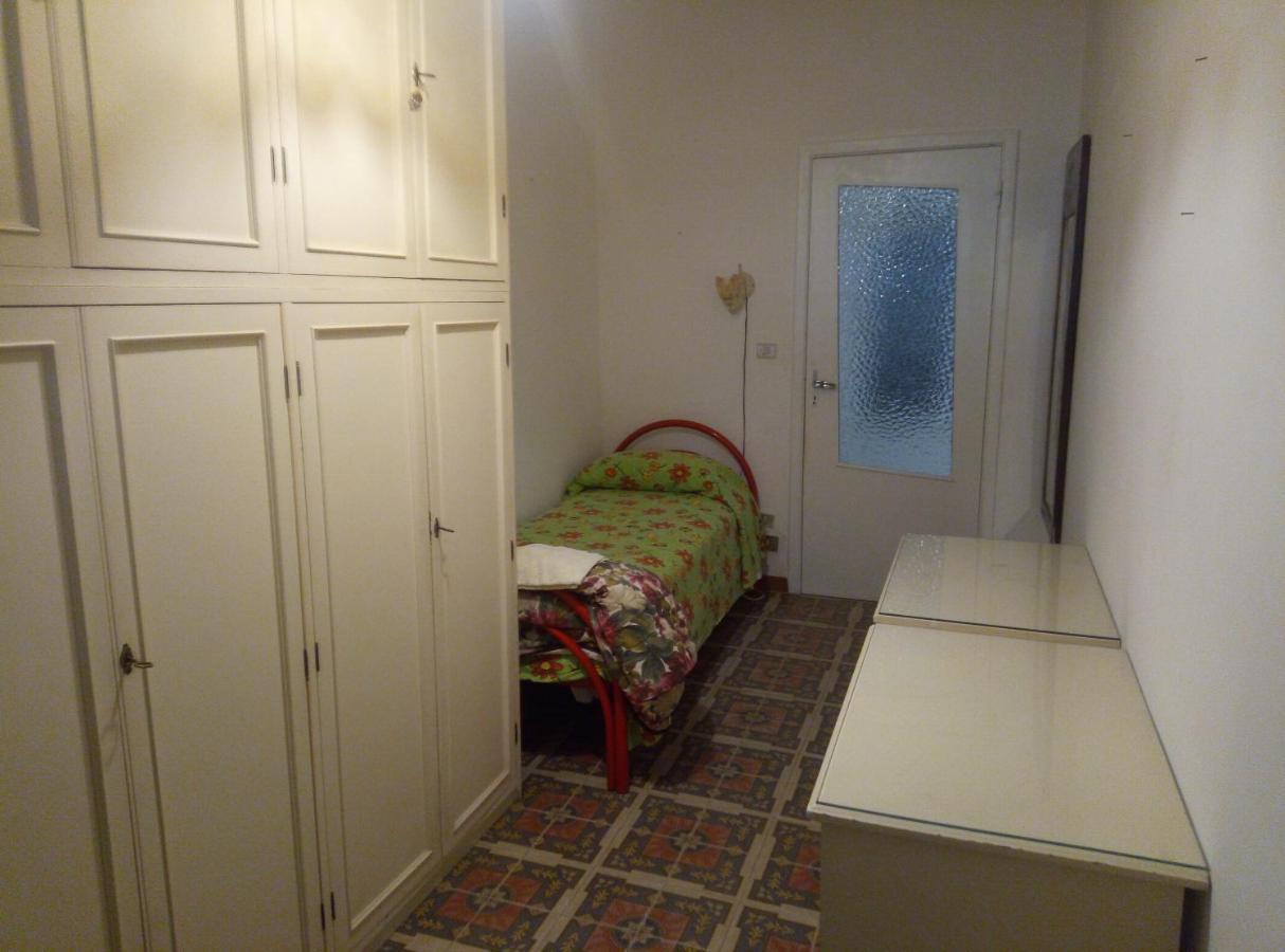 B&B 56 Euro A Notte Cagliari Exterior photo