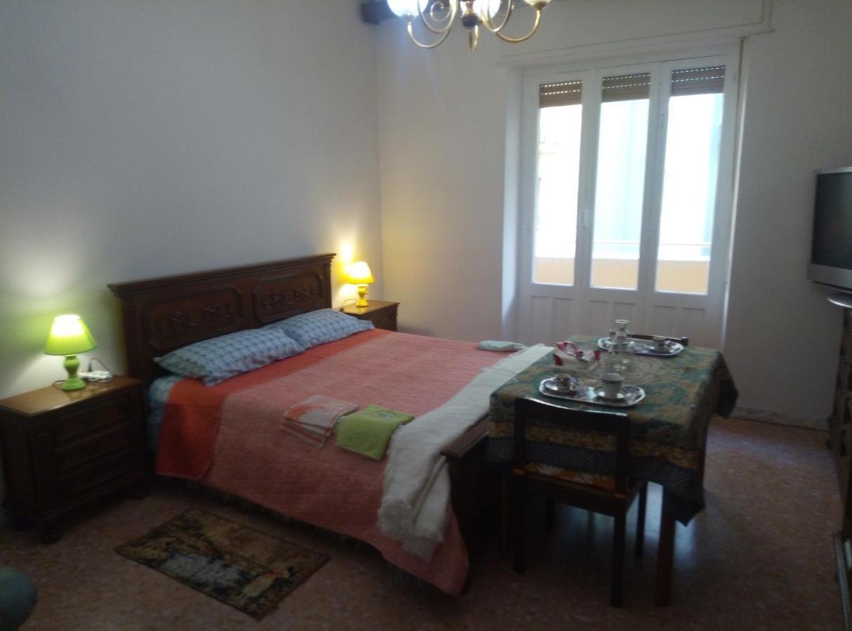 B&B 56 Euro A Notte Cagliari Exterior photo