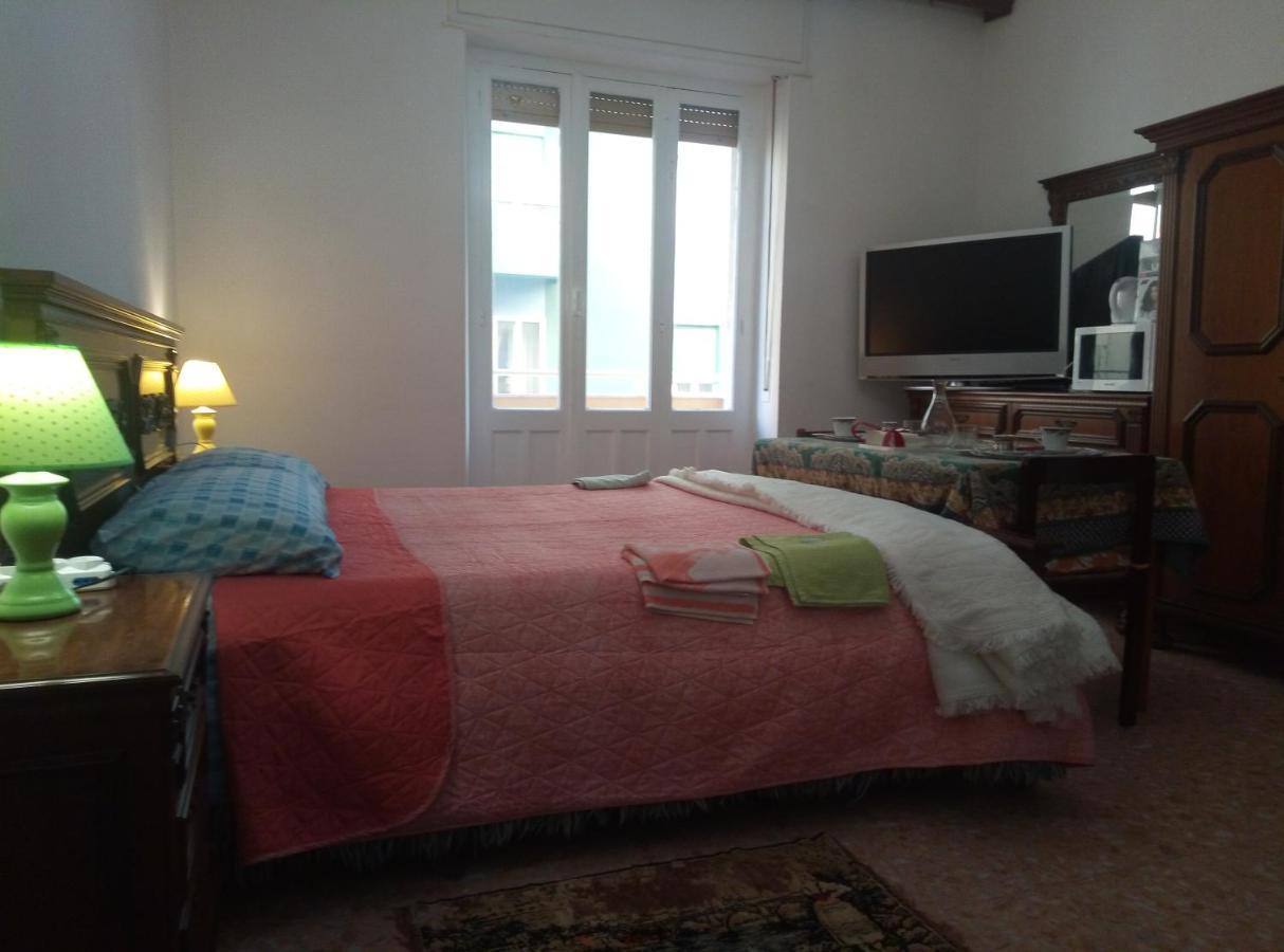 B&B 56 Euro A Notte Cagliari Exterior photo